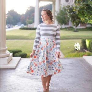 Dainty Jewels sidewalk stroll dress